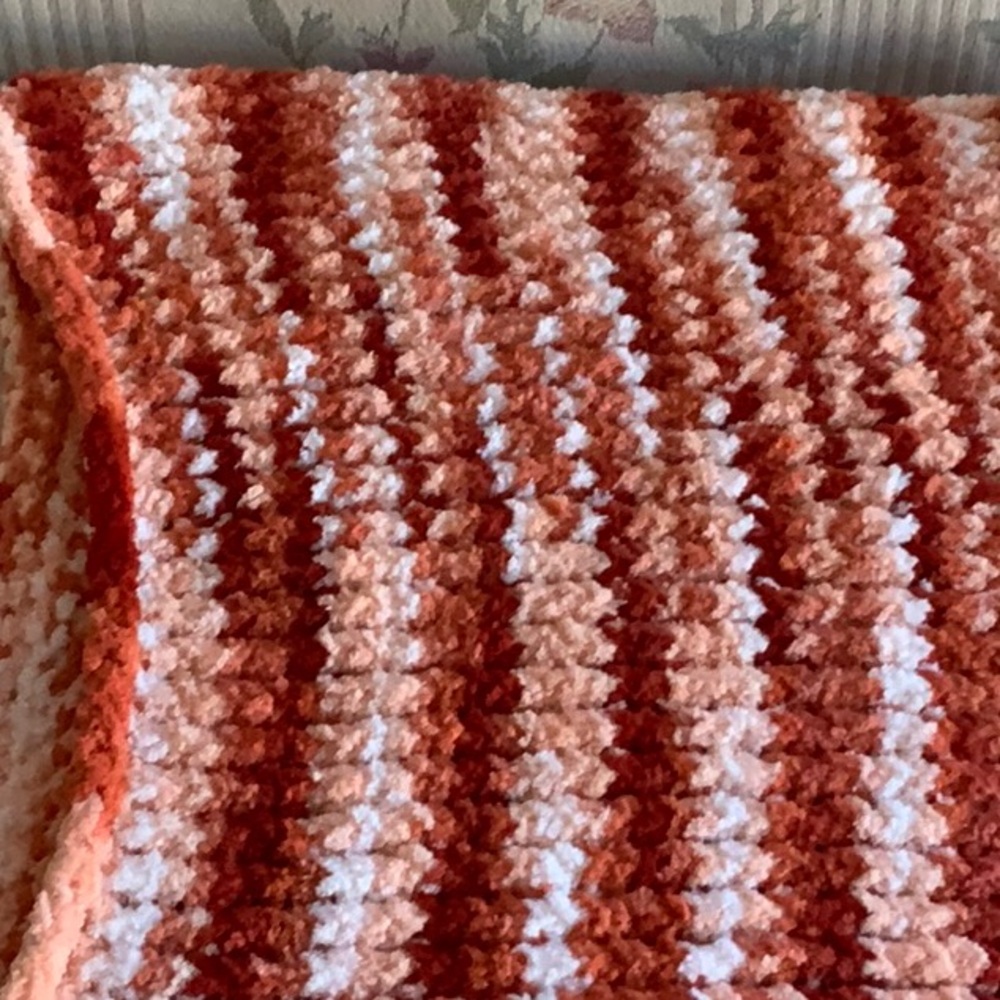 Loom knit handmade oranges whites blanket throw. 60 x 40. - Picture 2 of 4